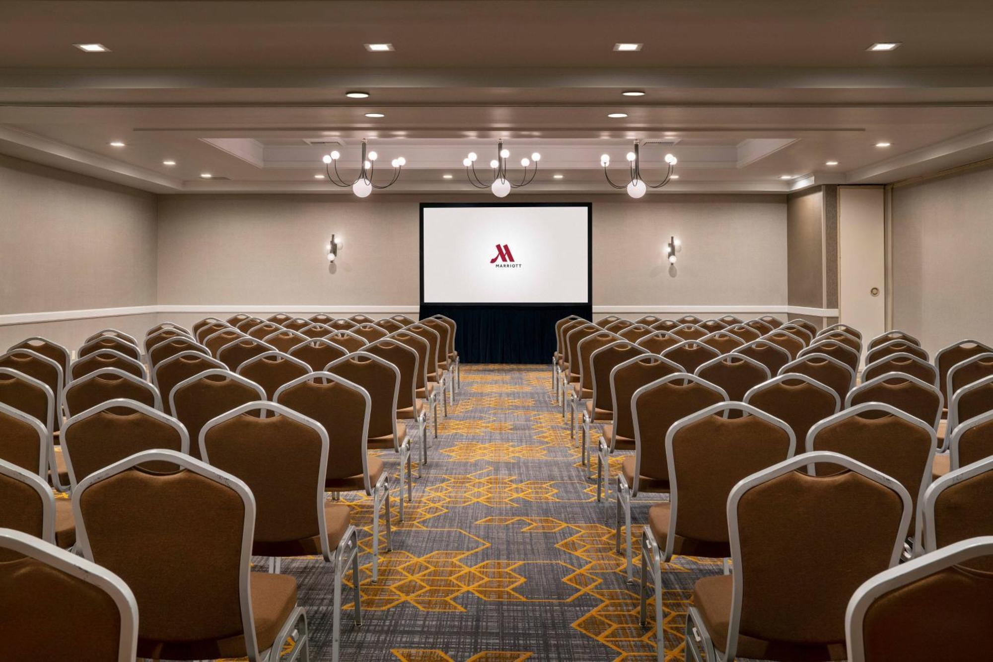Visalia Marriott At The Convention Center Hotel Exterior foto