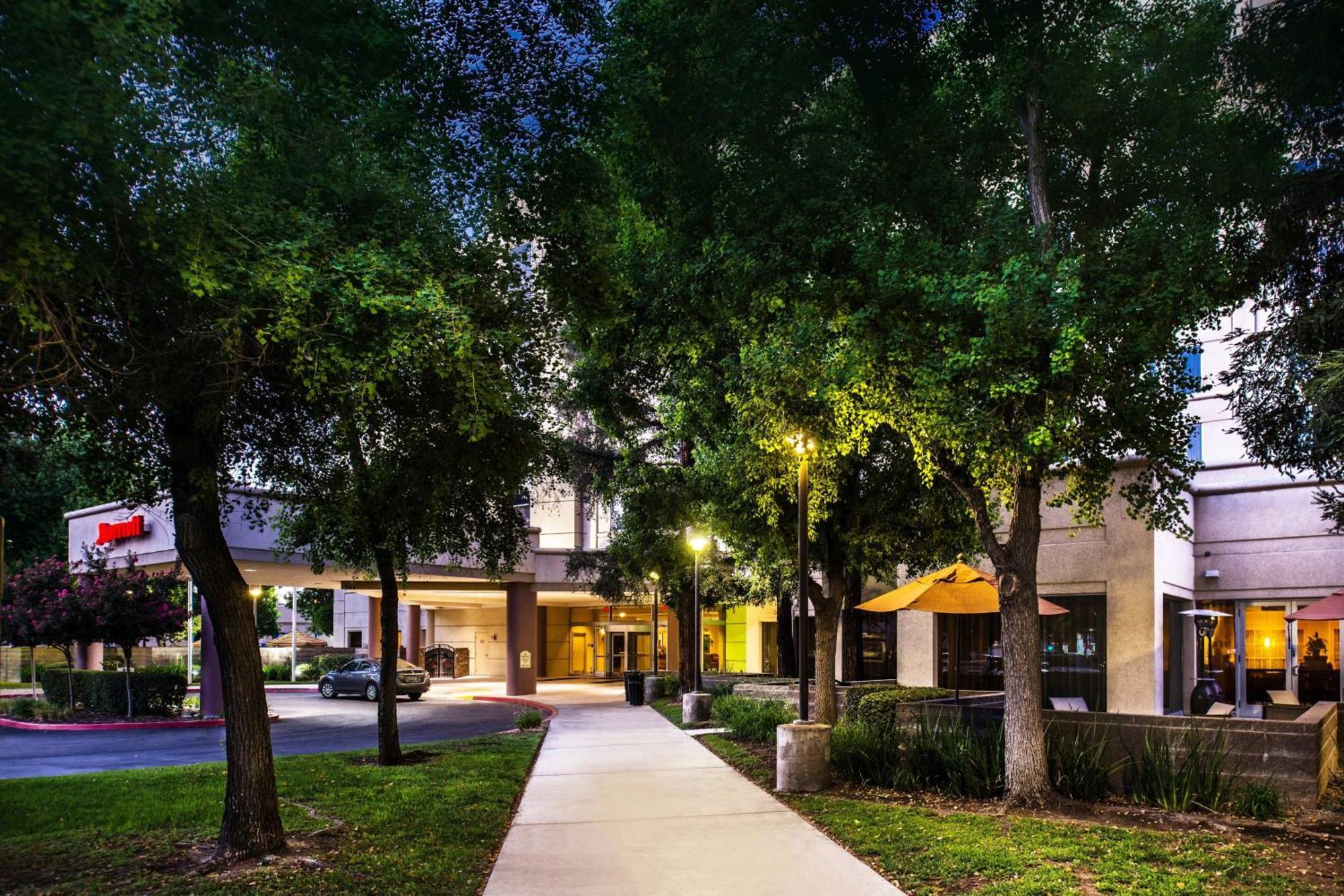Visalia Marriott At The Convention Center Hotel Exterior foto
